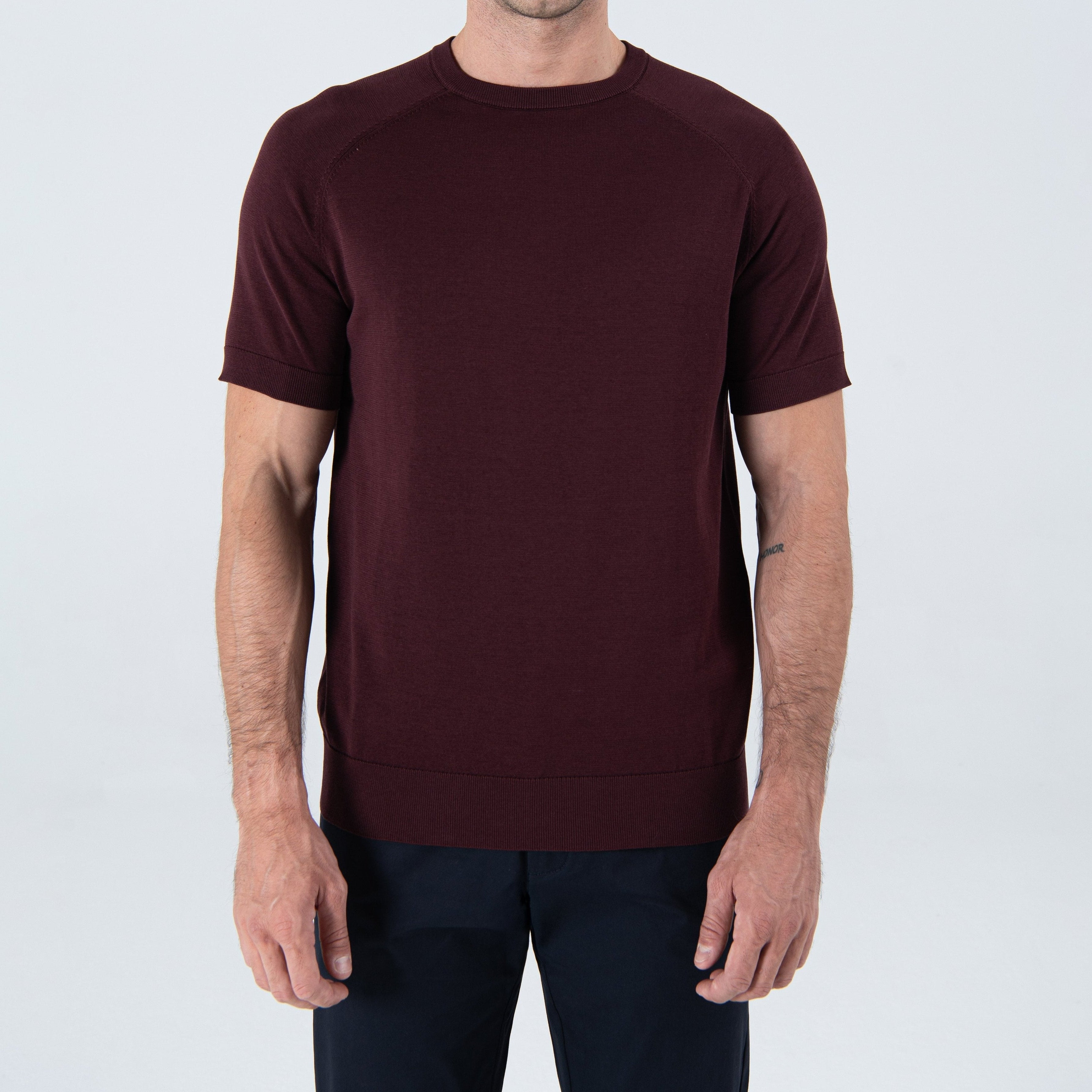 T-Shirt in Maroon
