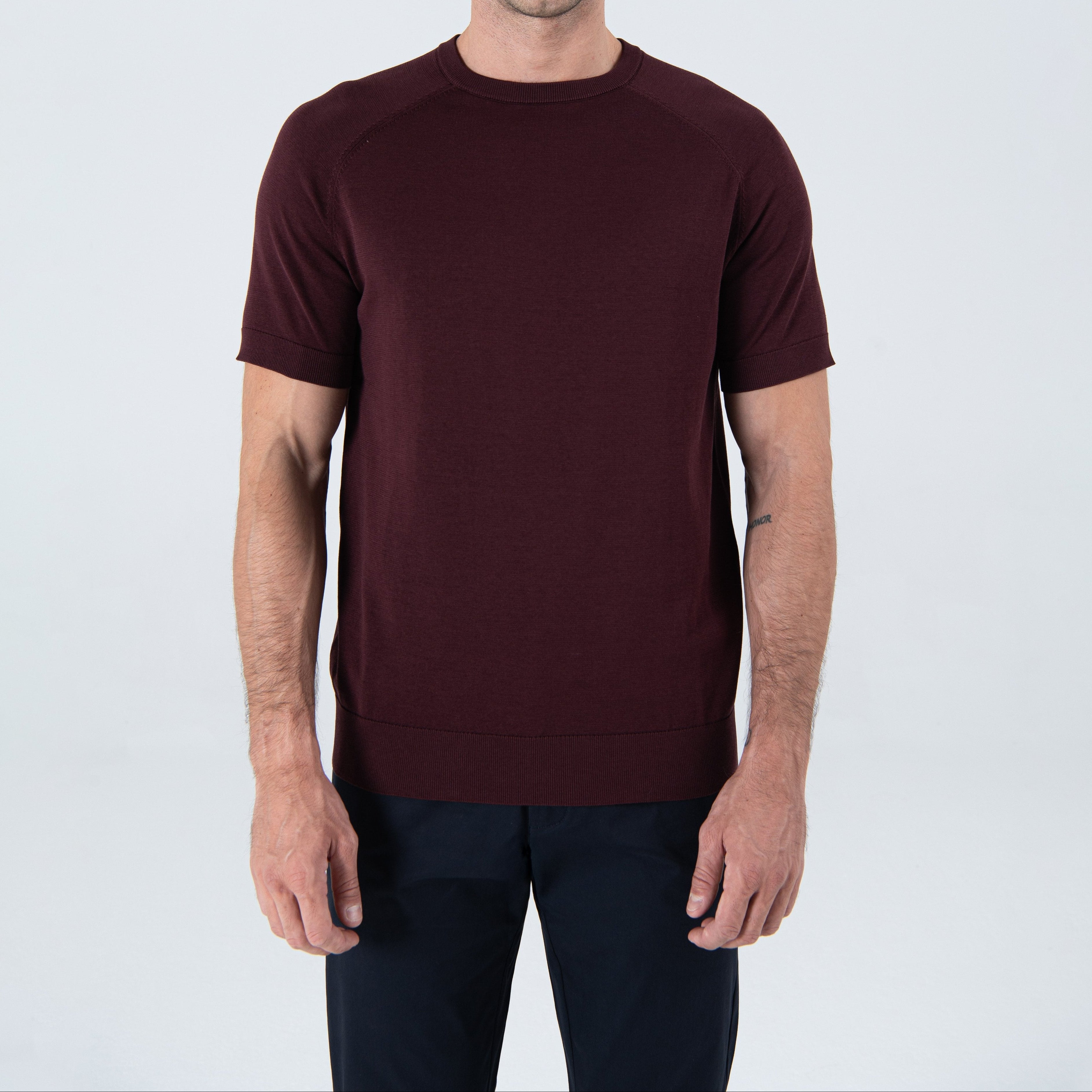 T-Shirt in Maroon