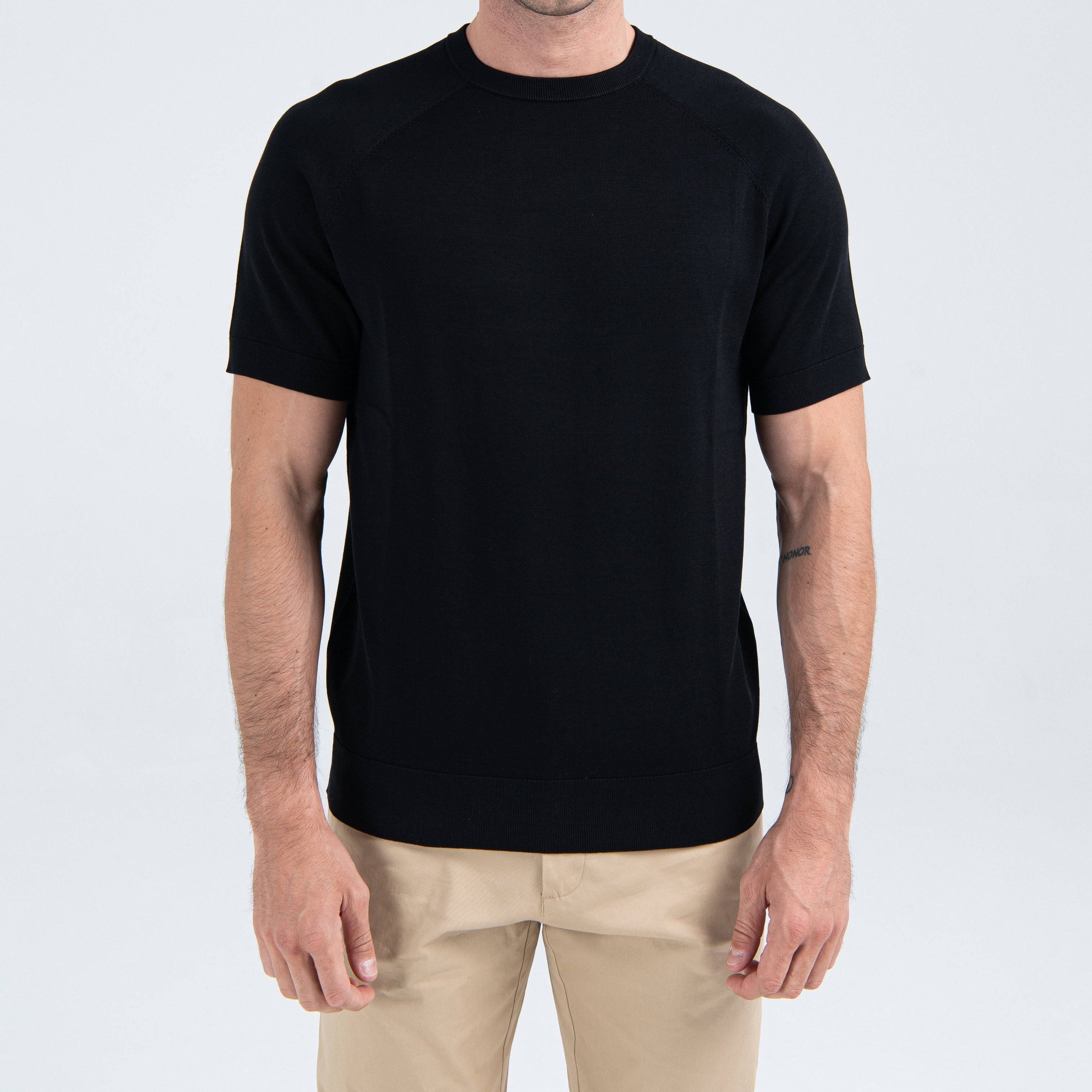 T-Shirt in Black